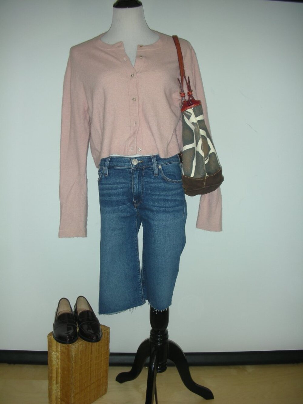 Wilfred by Aritzia Cashmere Blend Peach Cropped Cardigan Quiet Luxury Balletcore